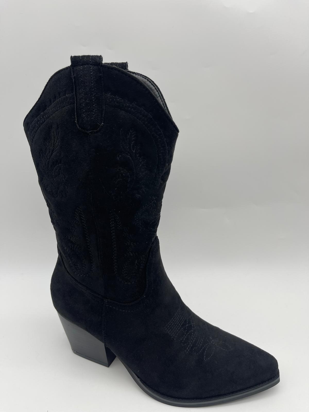 Women’s Western Boots with Embroidered Details
