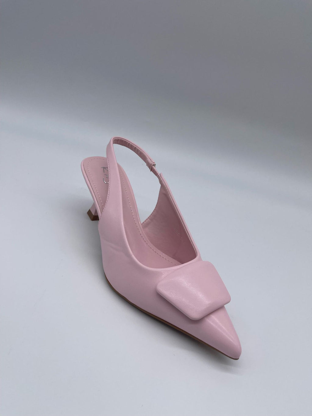 Pointed-Toe Slingback Heel